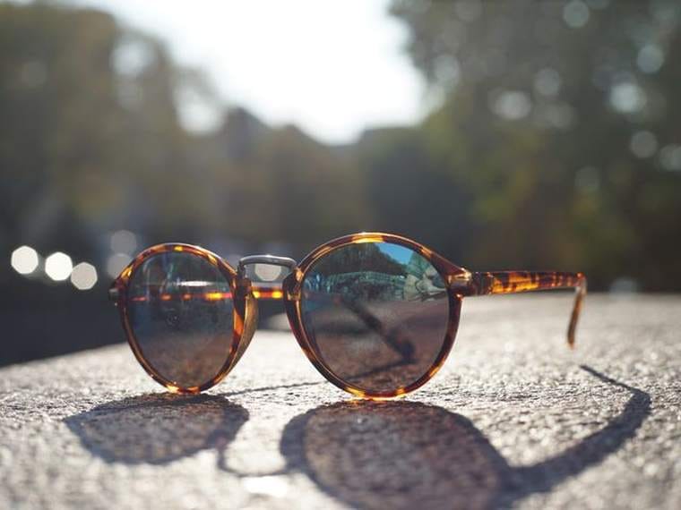 Lunettes de soleil et verres solaires